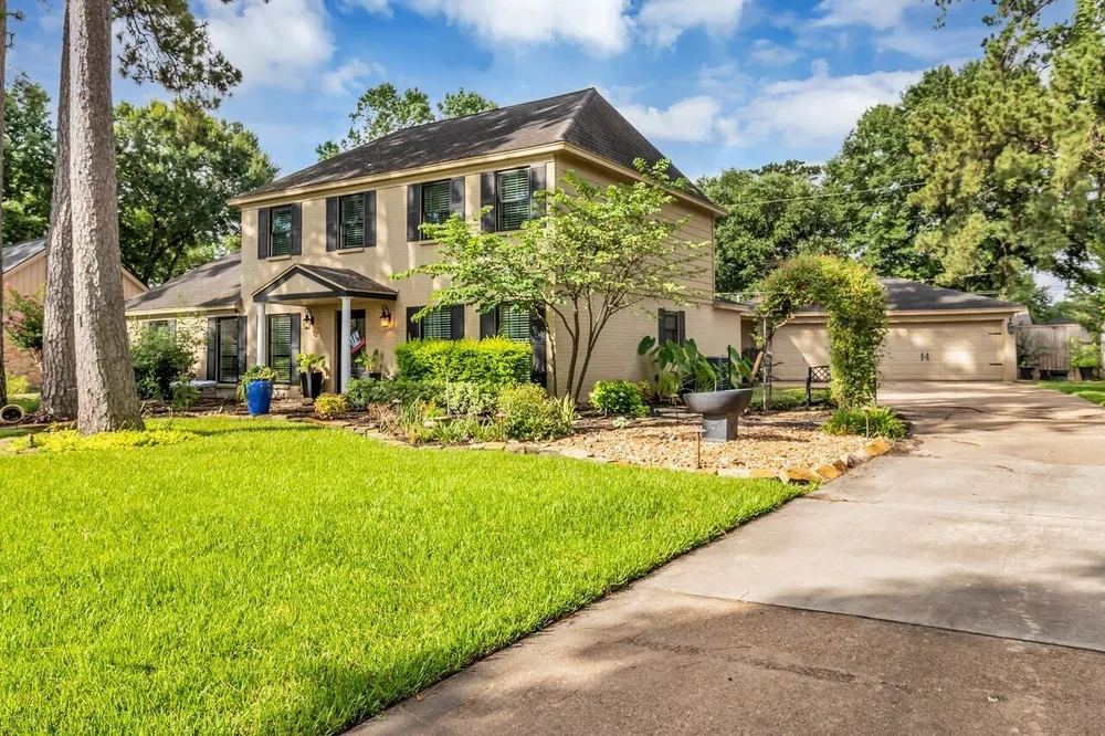14115 Paradise Valley Dr, Houston, TX 77069