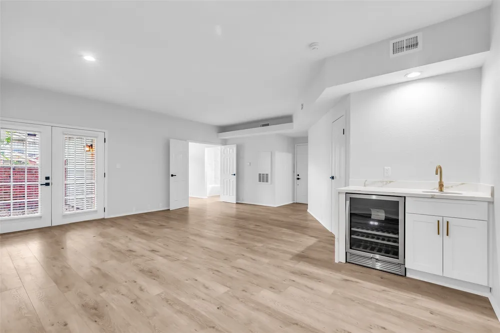 4900 Floyd St, Houston, TX 77007
