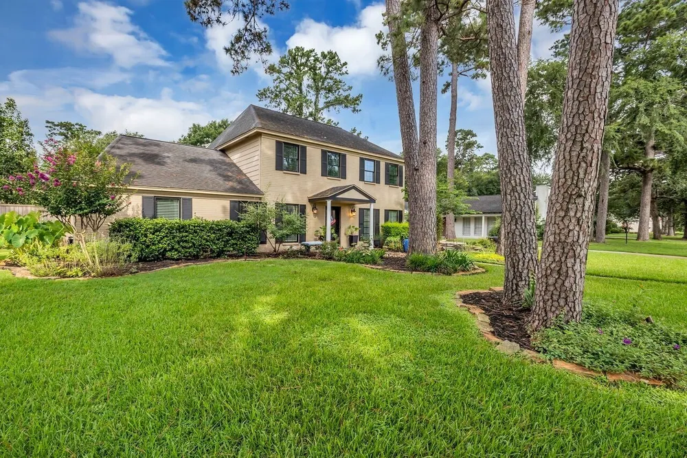 14115 Paradise Valley Dr, Houston, TX 77069