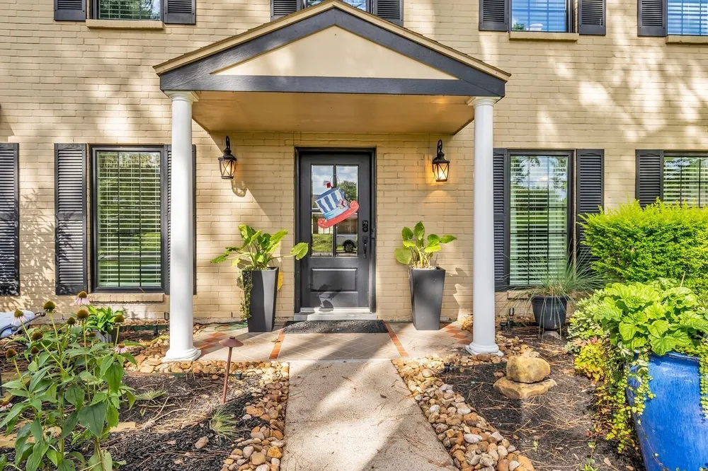 14115 Paradise Valley Dr, Houston, TX 77069