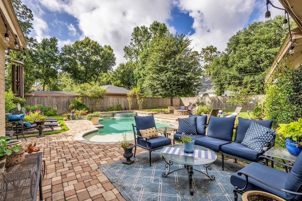 14115 Paradise Valley Dr, Houston, TX 77069