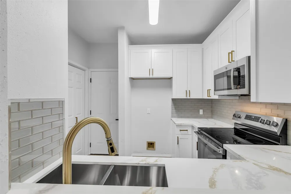 4900 Floyd St, Houston, TX 77007