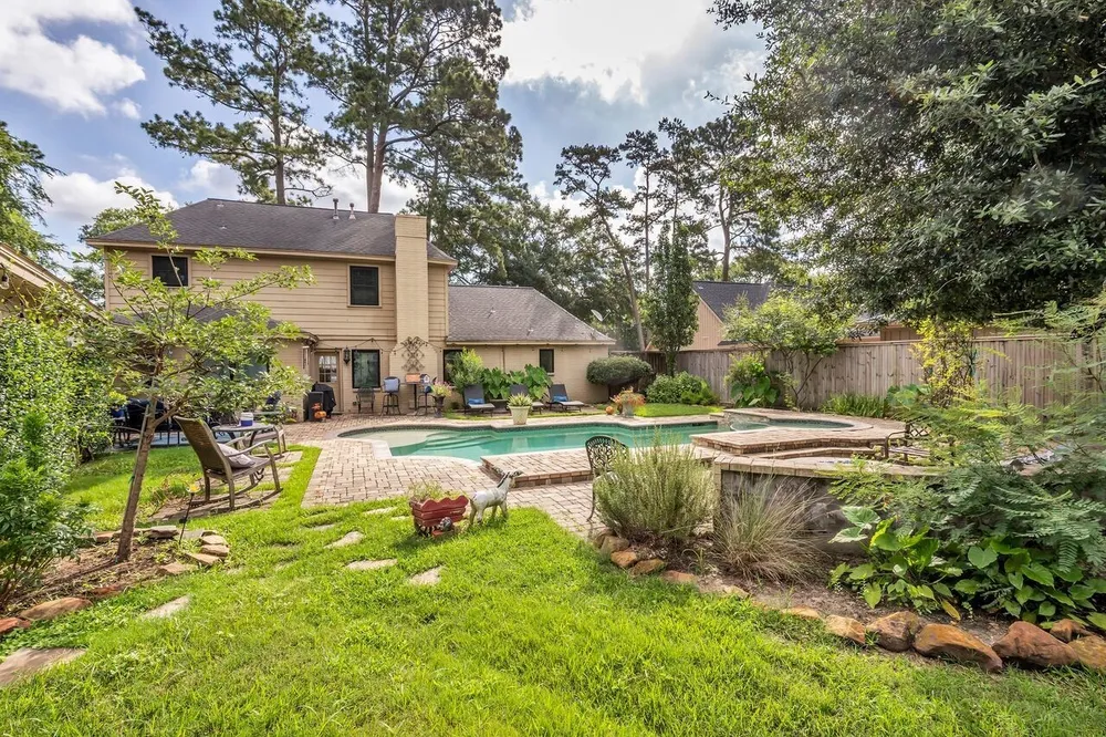 14115 Paradise Valley Dr, Houston, TX 77069