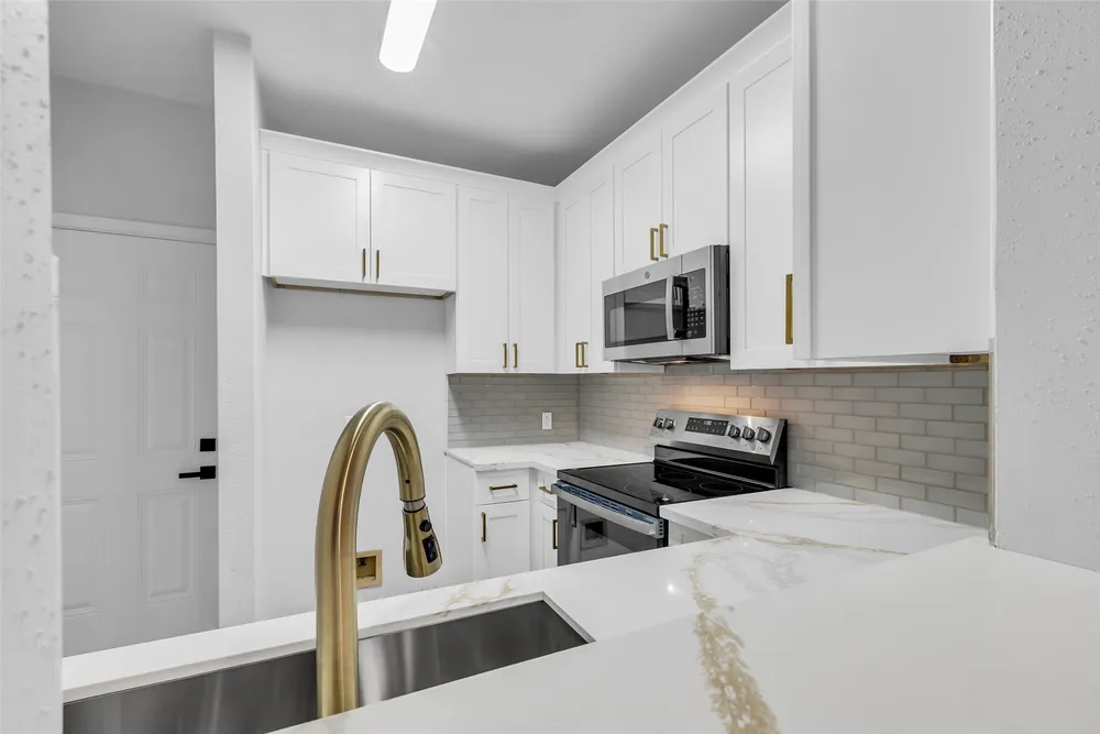 4900 Floyd St, Houston, TX 77007