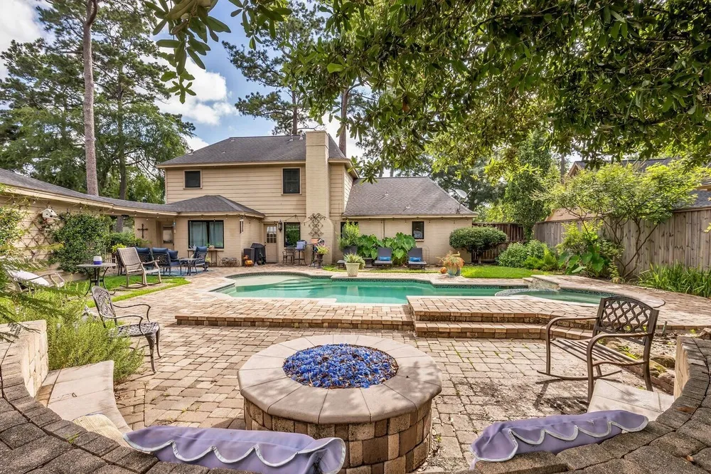 14115 Paradise Valley Dr, Houston, TX 77069