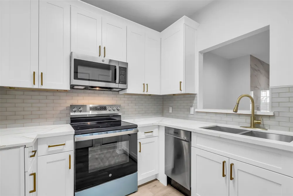 4900 Floyd St, Houston, TX 77007