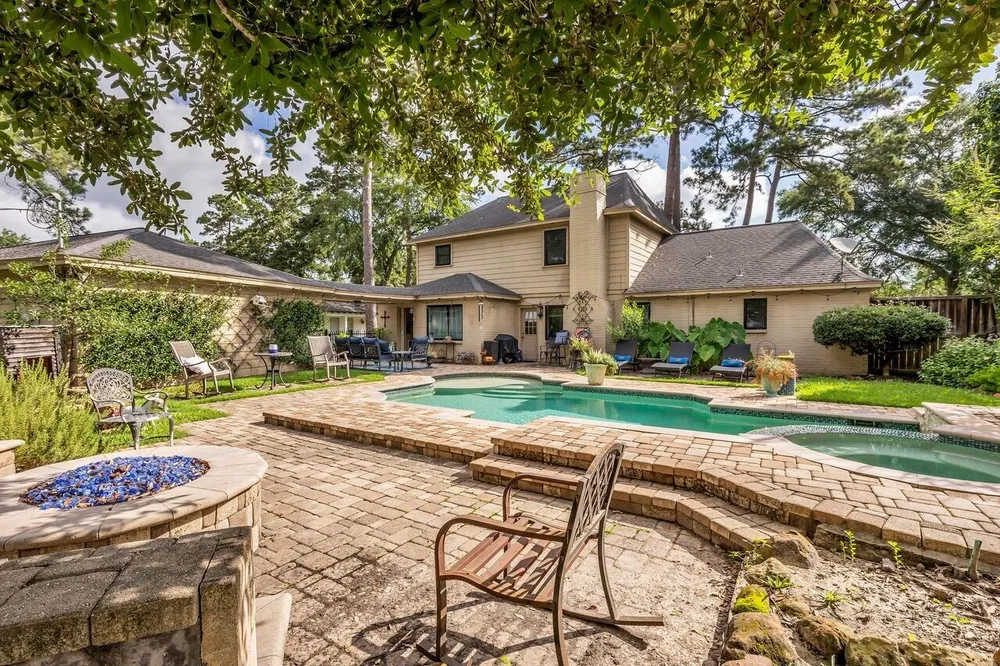 14115 Paradise Valley Dr, Houston, TX 77069