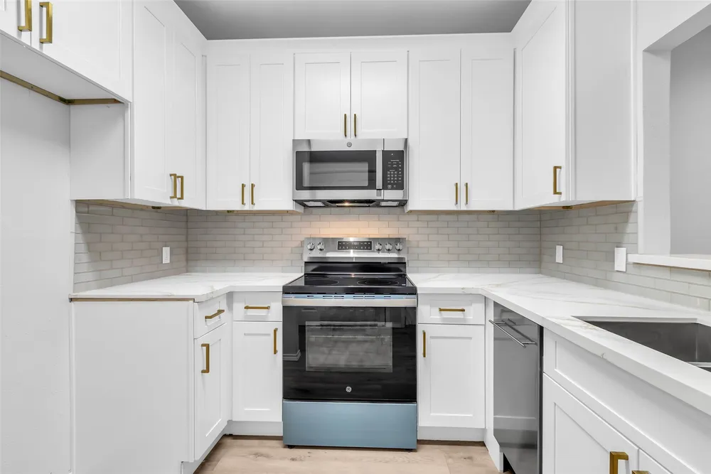 4900 Floyd St, Houston, TX 77007