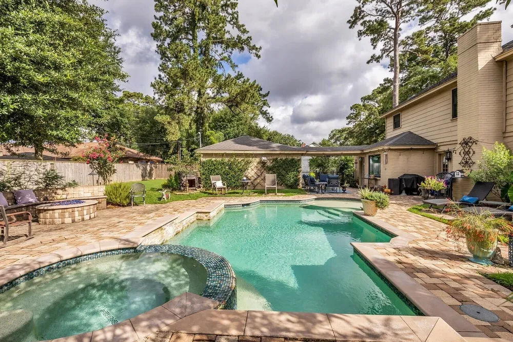 14115 Paradise Valley Dr, Houston, TX 77069