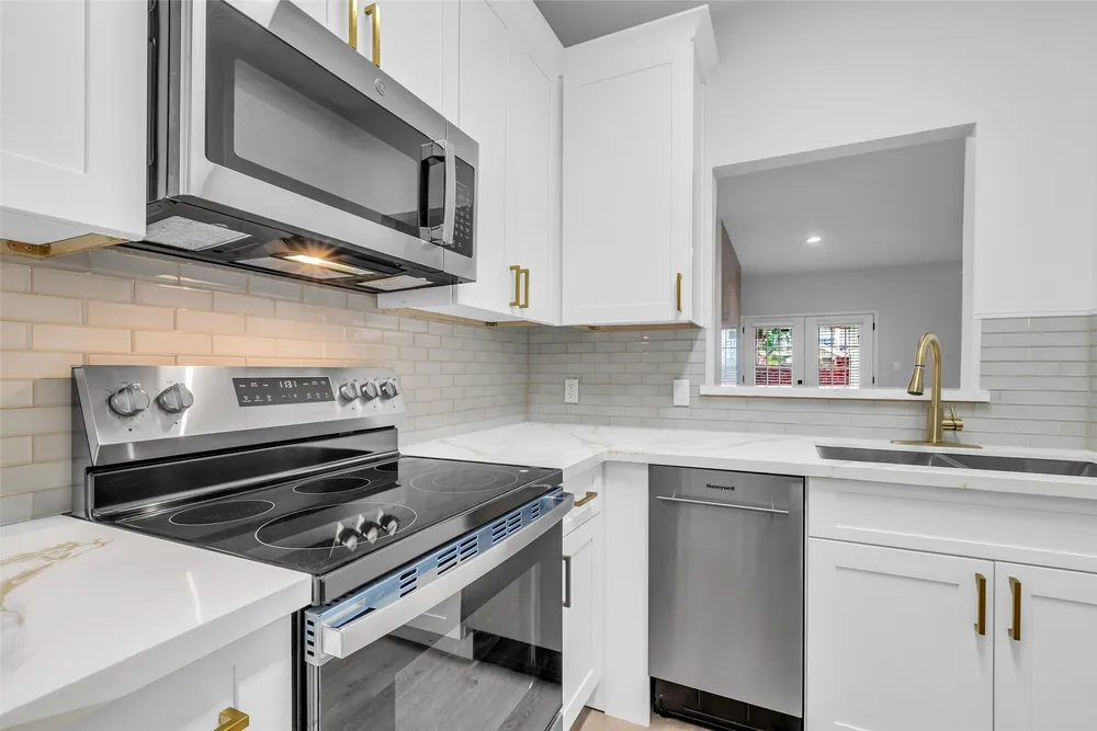 4900 Floyd St, Houston, TX 77007