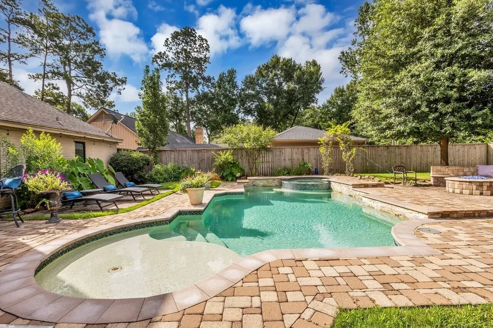 14115 Paradise Valley Dr, Houston, TX 77069