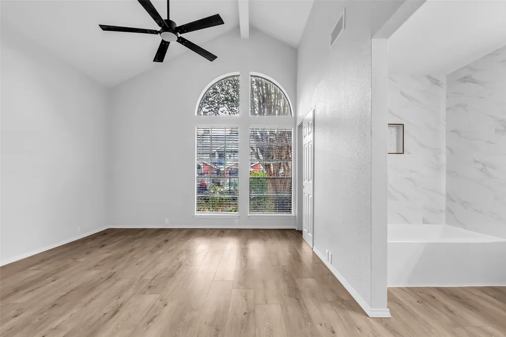 4900 Floyd St, Houston, TX 77007