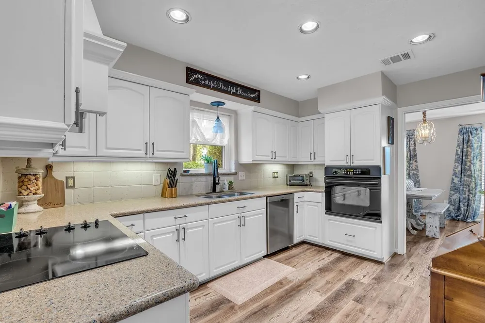 14115 Paradise Valley Dr, Houston, TX 77069