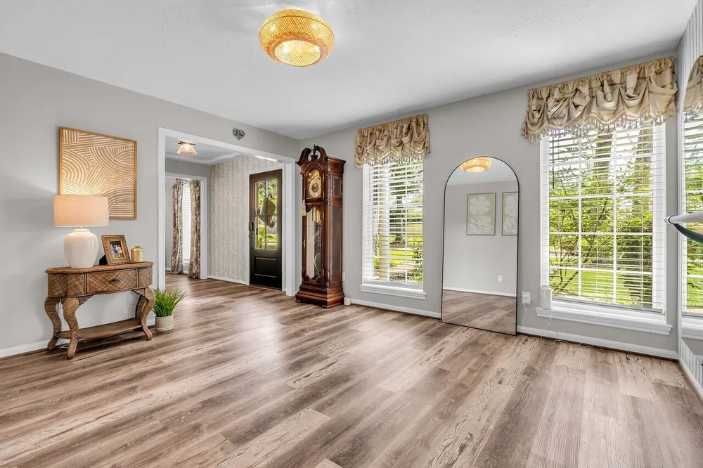 14115 Paradise Valley Dr, Houston, TX 77069