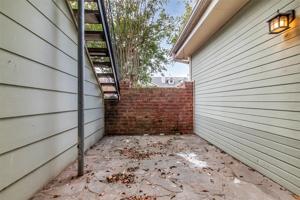 4900 Floyd St, Houston, TX 77007