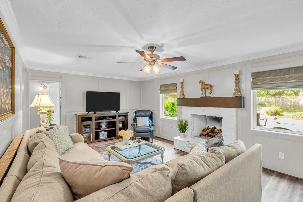 14115 Paradise Valley Dr, Houston, TX 77069