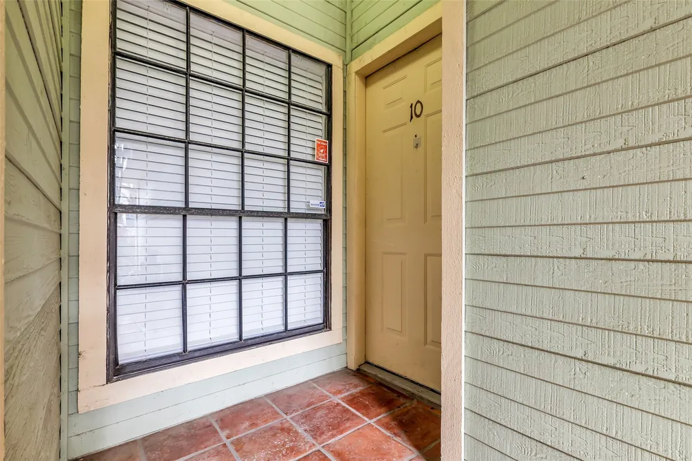 4900 Floyd St, Houston, TX 77007