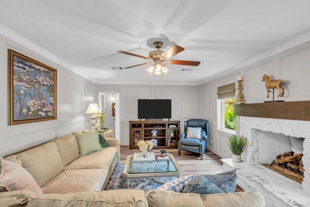 14115 Paradise Valley Dr, Houston, TX 77069