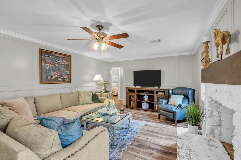 14115 Paradise Valley Dr, Houston, TX 77069