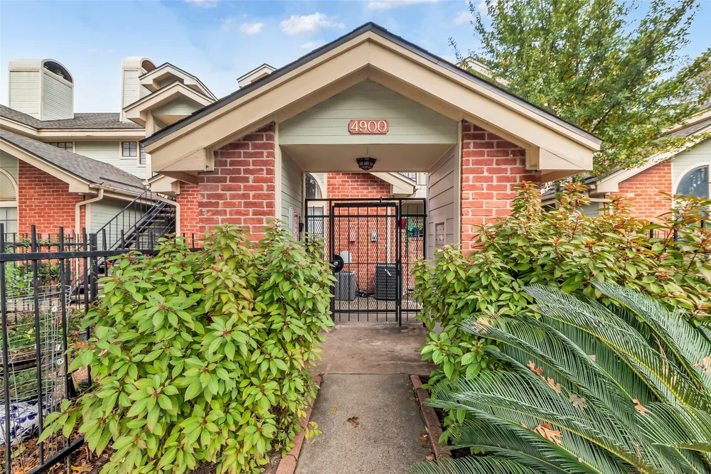 4900 Floyd St, Houston, TX 77007