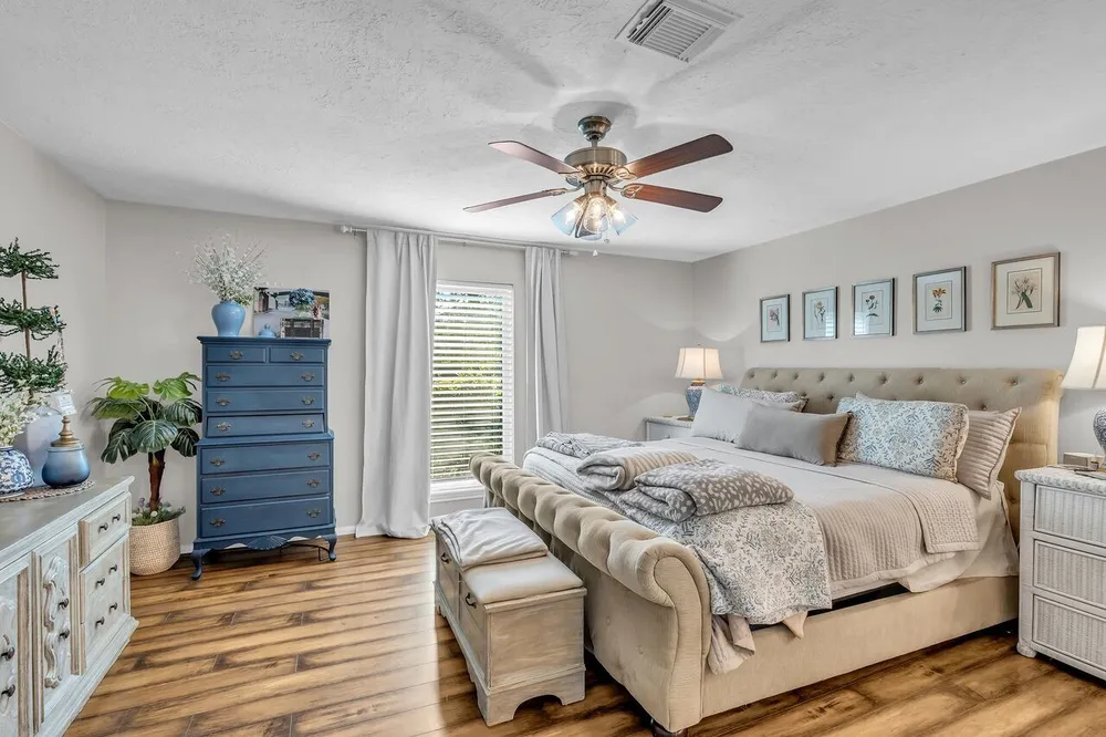 14115 Paradise Valley Dr, Houston, TX 77069