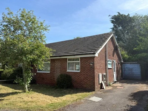 Joyce Dickson Close, Ringwood, Hampsh...