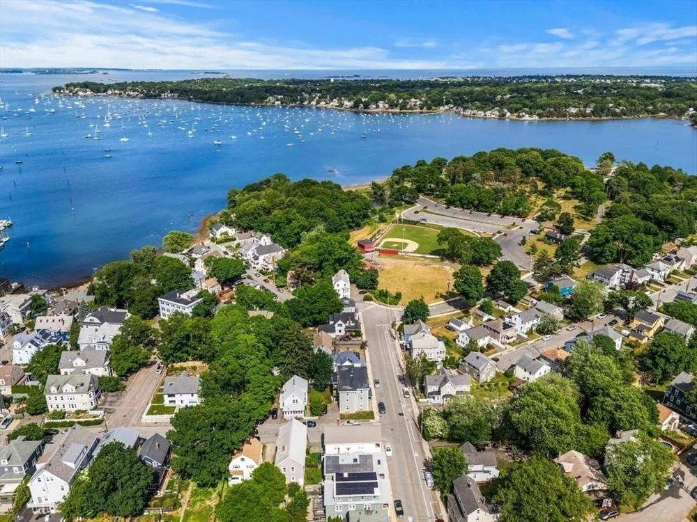 18 Cliff St, Salem, MA 01970