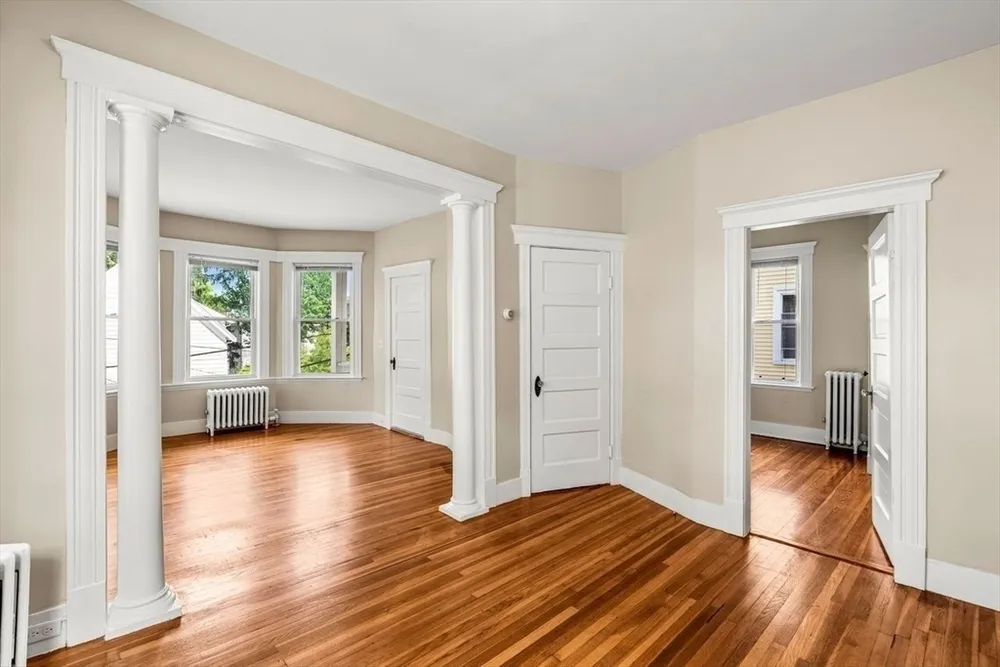 18 Cliff St, Salem, MA 01970