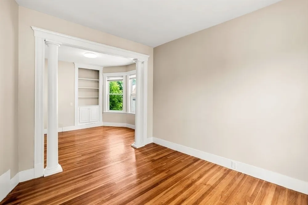 18 Cliff St, Salem, MA 01970