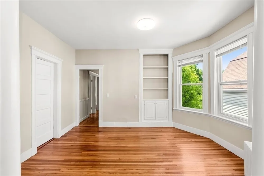 18 Cliff St, Salem, MA 01970