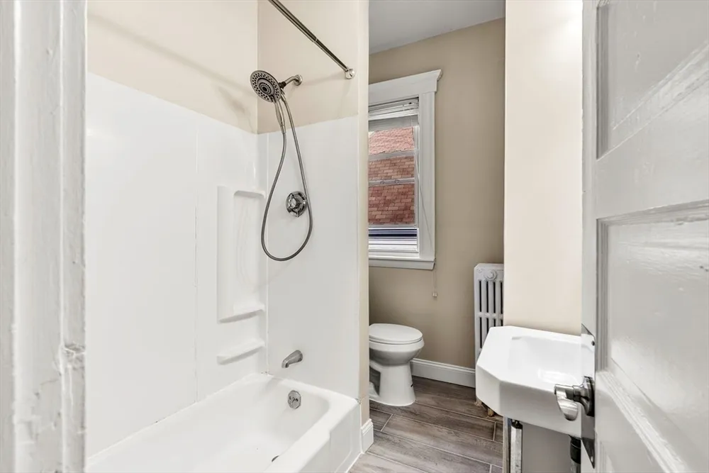 18 Cliff St, Salem, MA 01970
