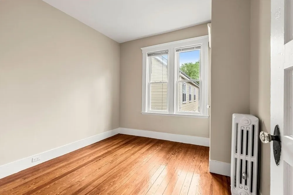 18 Cliff St, Salem, MA 01970