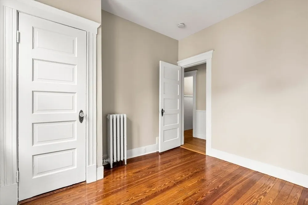 18 Cliff St, Salem, MA 01970