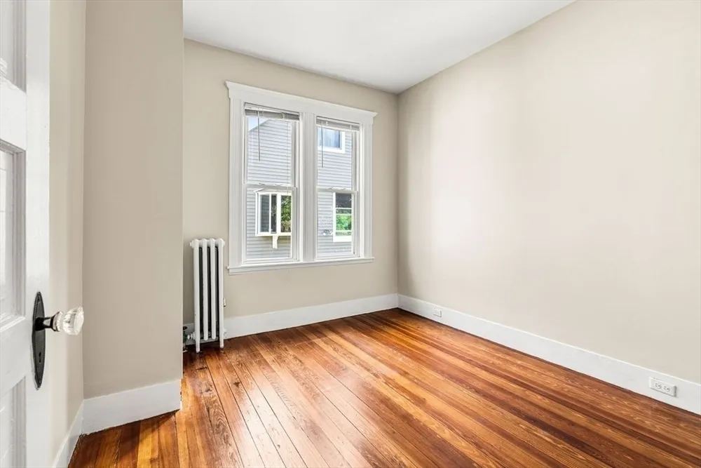 18 Cliff St, Salem, MA 01970
