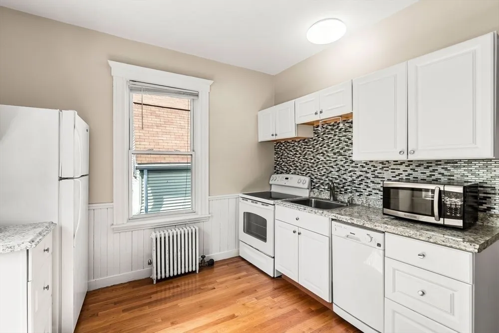 18 Cliff St, Salem, MA 01970