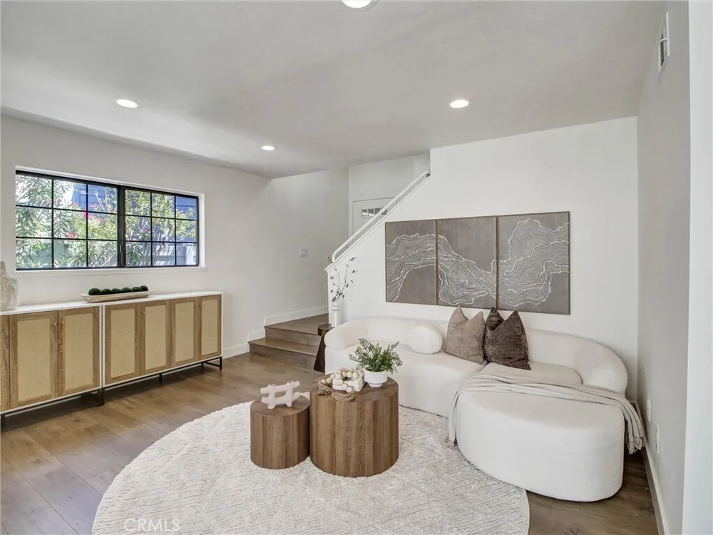 1520 Creekside Ct, Pasadena, CA 91107