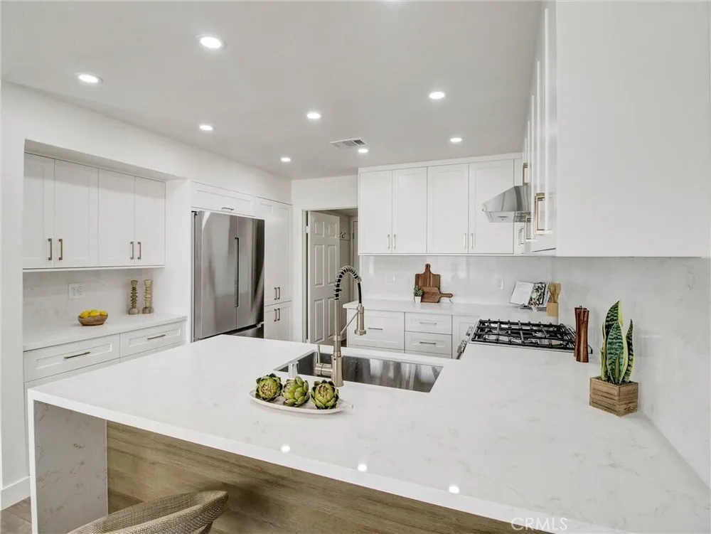1520 Creekside Ct, Pasadena, CA 91107