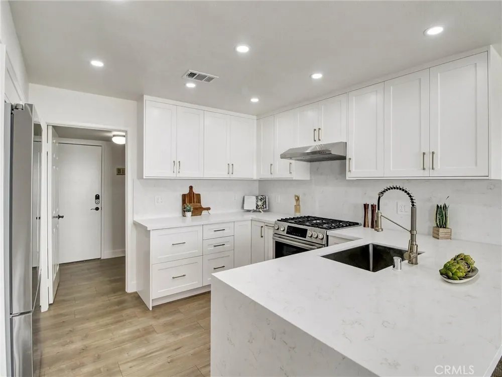 1520 Creekside Ct, Pasadena, CA 91107