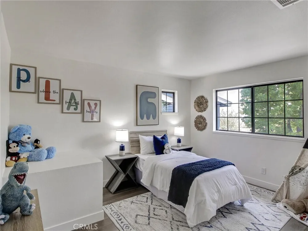 1520 Creekside Ct, Pasadena, CA 91107