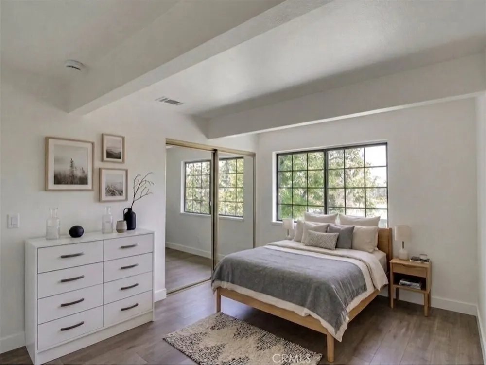1520 Creekside Ct, Pasadena, CA 91107