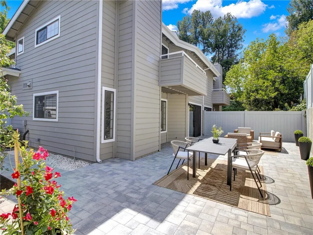 1520 Creekside Ct, Pasadena, CA 91107