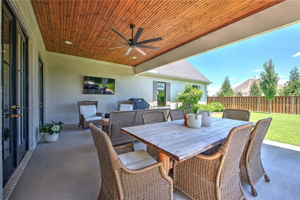 4301 S 86th St, Bentonville, AR 72713