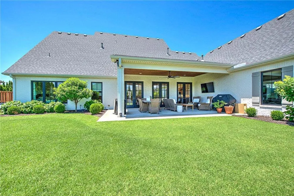 4301 S 86th St, Bentonville, AR 72713