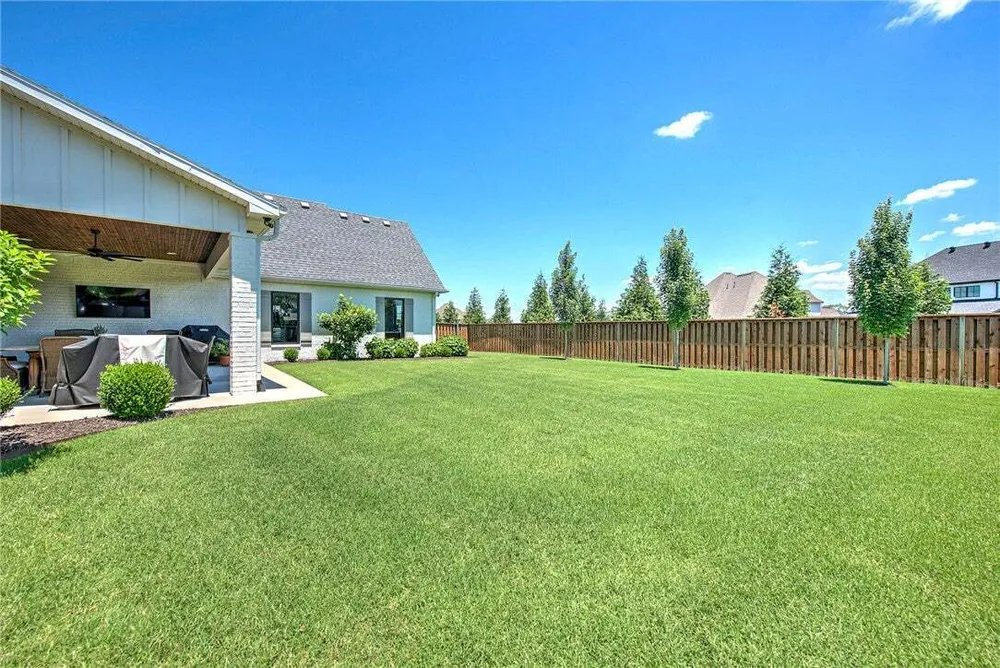 4301 S 86th St, Bentonville, AR 72713