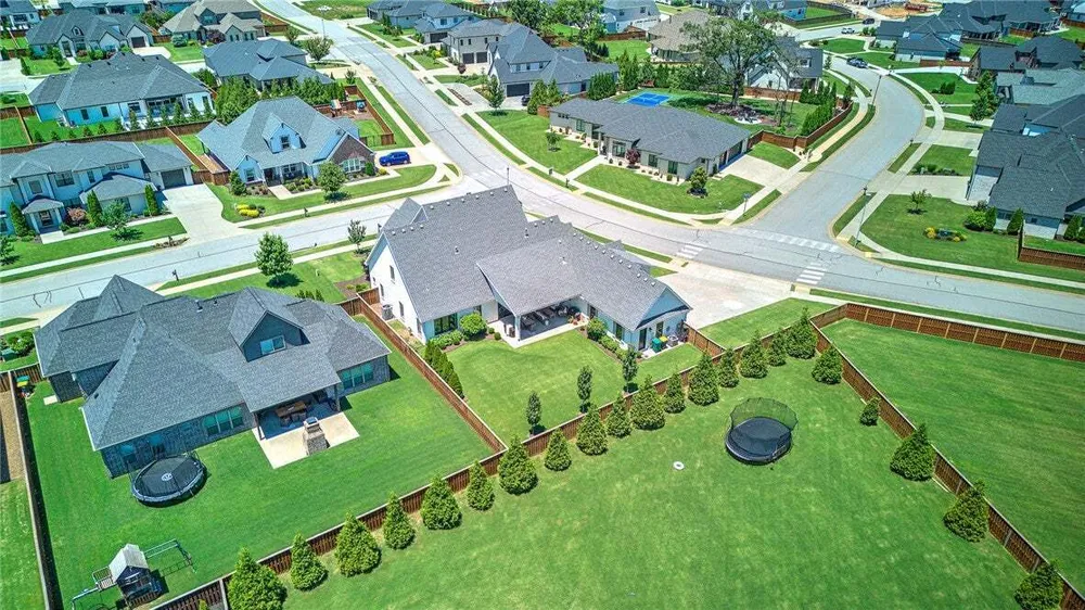 4301 S 86th St, Bentonville, AR 72713