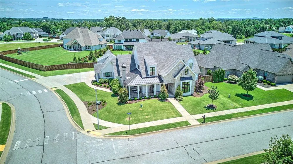 4301 S 86th St, Bentonville, AR 72713