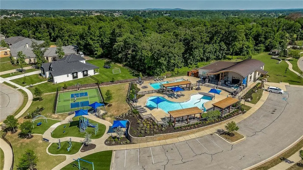 4301 S 86th St, Bentonville, AR 72713