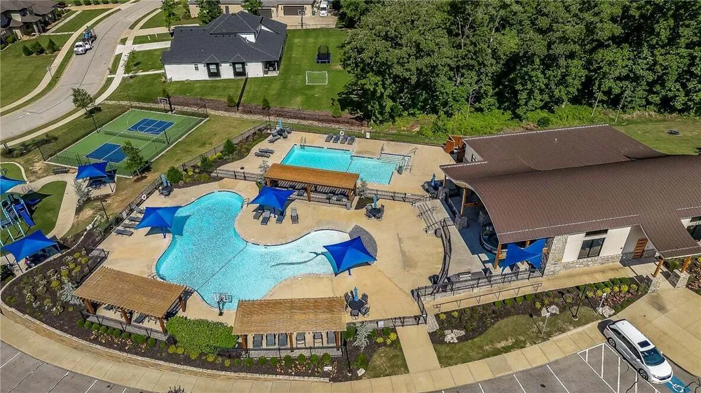 4301 S 86th St, Bentonville, AR 72713