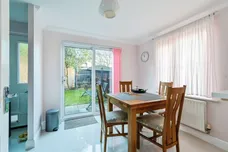 Middle Leaze, Chippenham