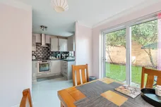 Middle Leaze, Chippenham